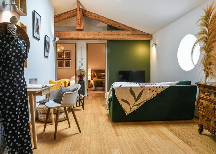 Апартаменты L'autre Jardin, Centre Historique, Calme, Garage Gratuit Мирпуа