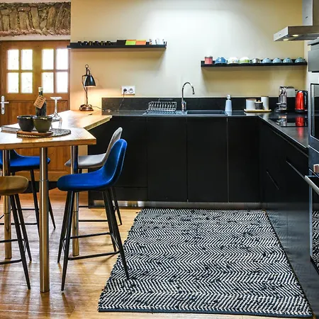 L'autre Jardin, Centre Historique, Calme, Garage Gratuit * Mirepoix (Ariege)